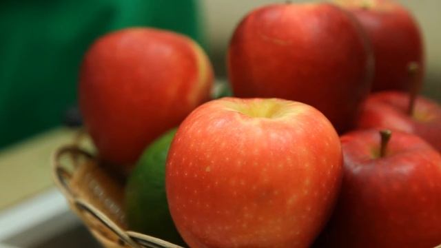 Health Benefits of Apple|What happens When we Eat Apple daily?WhyApples are healthy? смотреть онлайн