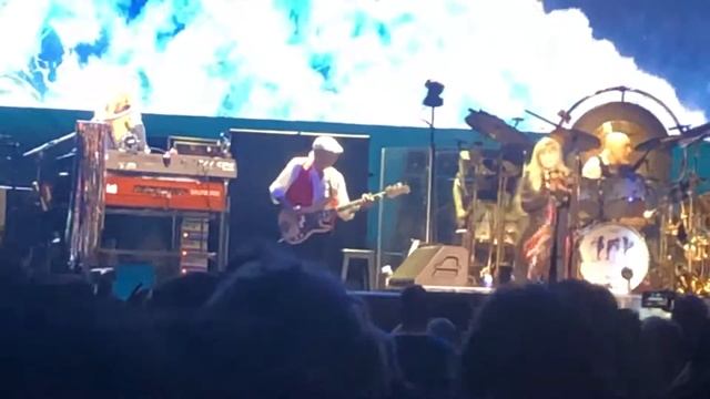 Fleetwood Mac - You Make Loving Fun смотреть онлайн