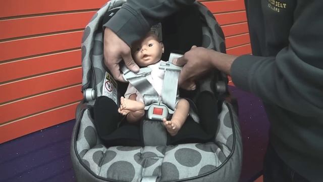 Peg Perego Primo Viaggio SIP 30/30 Infant Car Seat : Correctly placing child смотреть онлайн