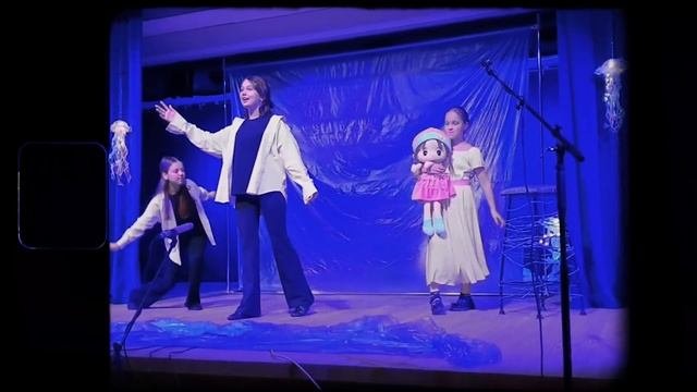 FESCO поддержала театр Перекресток