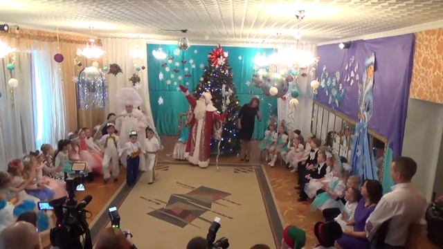 Дед Мороз 1. Выход. смотреть онлайн