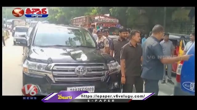CM KCR In Secretariat, Police Officers Stops Revanth Reddy At Telephone Bhavan | V6 Teenmaar смотреть онлайн