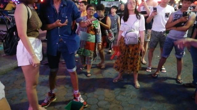 Phố đi bộ Pattaya và vài chiêu ảo thuật giá đắt đỏ
