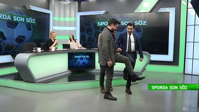 Galatasaray-Kasımpaşa maçındaki tartısmalı pozisyonu canlı yayında değerlendirdik смотреть онлайн