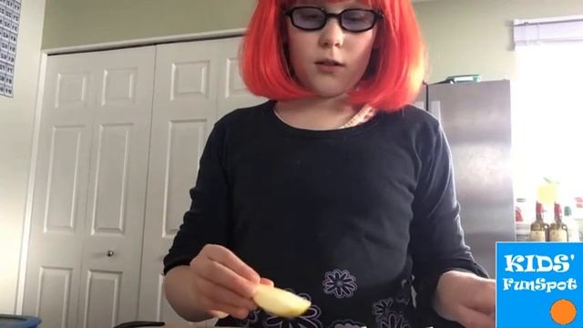 S1E4a Rosi Bloom makes Fruit Salad Part 1 at the Kids FunSpot смотреть онлайн