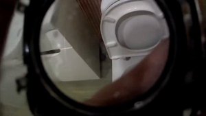 кинул экшн камеру в унитаз