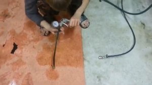 Полнейший тупняк на работе!!! Ученик в шиномонтажке пытается подсоединить шланги