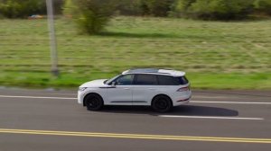 Lincoln обновил Aviator 2025: Современный дизайн и новые технологии