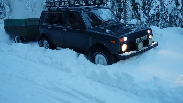 Нива рысь 2 с прицепом.