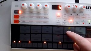 IK Multimedia UNO Drum с загруженными семплами