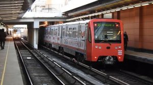 Москва. Поезд «Русич» в окраске «Сила конкуренции» на станции «Кунцевская» . 11.12.21