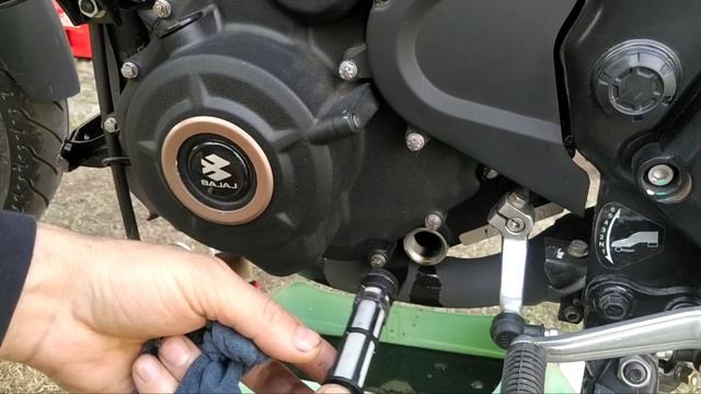 Dominar 400T como cambiar aceite y filtro... fácil y rápido смотреть онлайн