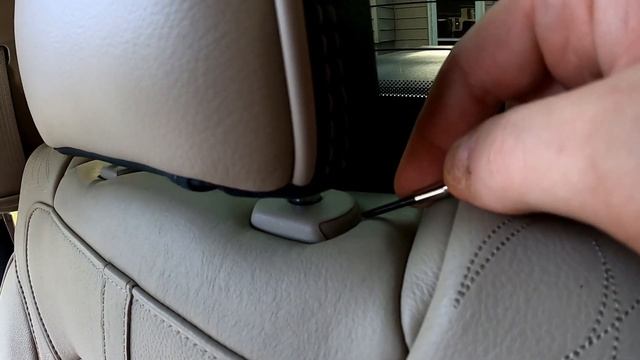 2019 RAM 1500 Limited - Rear Seat Headrest Removal and Fold Down Rear Seats смотреть онлайн