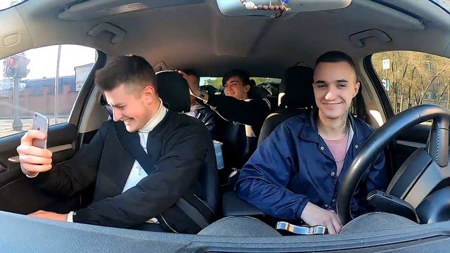 ВЫКИНУЛИ ТАКСИСТА ИЗ МАШИНЫ / ПАССАЖИР В ШОКЕ смотреть онлайн