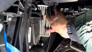 Замена воздушного фильтра салона Тесла модель 3