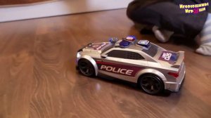 Полицейская машинка Dickie Toys и Игорюша убирают беспорядок Police cars