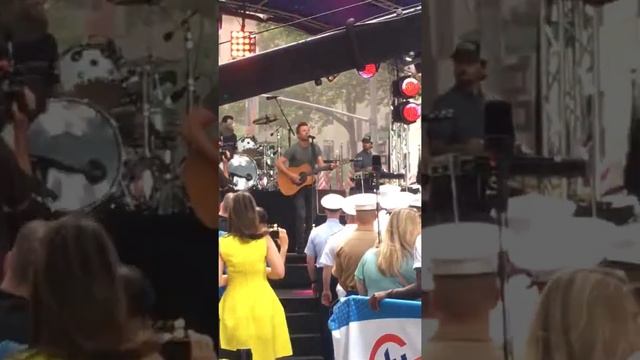 Dierks Bentley- I Hold On [LIVE] смотреть онлайн