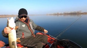 Рыбалка. Злые поклевки щуки в октябре! Эхолот не нужен, ищем интуицией)