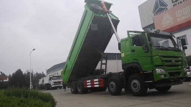 SINOTRUK HOWO 8X4 DUMP TRUCK смотреть онлайн