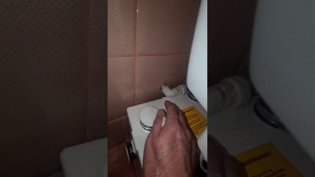 Установка, монтаж и замена поверхностных канализационных установок и насосов сололифт.
