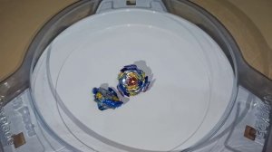 Genesis Valtryek vs Victory Valtryek || Beyblade Burst vs Beyblade Burst Evolution Battle!