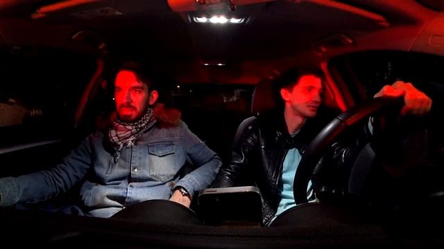 ЖЁСТКО НАПУГАЛИ ПАССАЖИРА В ТАКСИ / ОМОН / РЕАКЦИЯ ЛЮДЕЙ смотреть онлайн