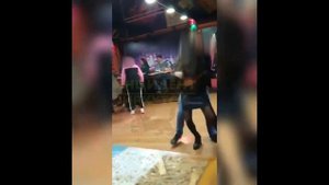 Пьяные бабы дерутся в баре
