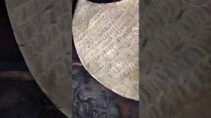 Смываение первого слоя и нанесение проявителя трещин цветной диффектоскопии лопасти винта
