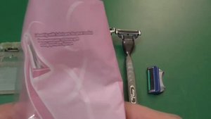 Одноразовый станок для бритья.