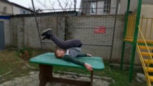 Как научиться заднее сальто за 5 минут! Просто и безопастно!