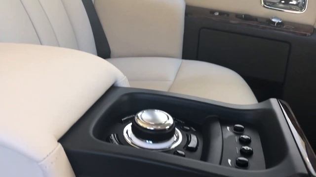 Rolls-Royce Gainswood II Phantom EWB - 1 of 1 completed by P & A Wood смотреть онлайн