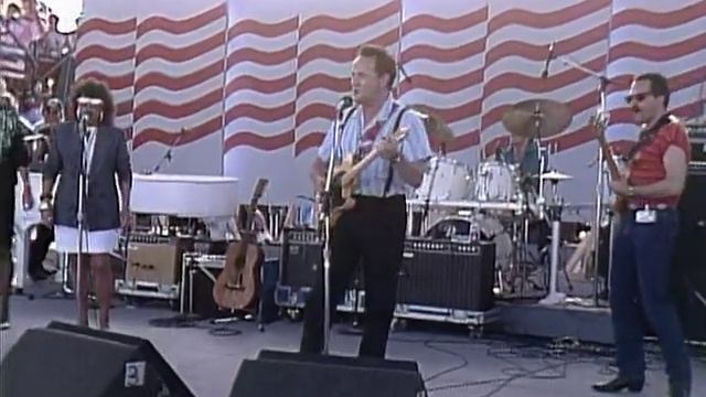 Roger Miller - King Of The Road (Live at Farm Aid 1986) смотреть онлайн
