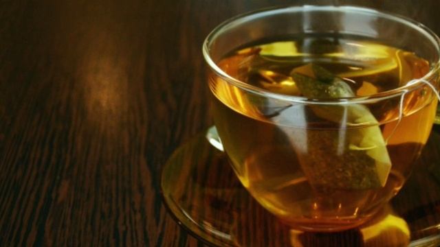 Лечебный чай при климаксе. Что делать при климаксе. Как облегчить симптомы при климаксе у себя дома