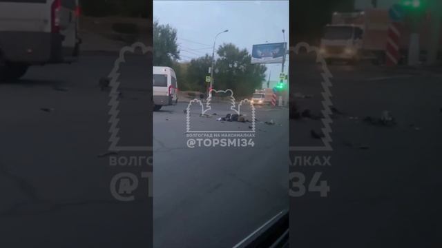 На СХИ в Волгограде образовалась пробка из-за ДТП с мотоциклистом