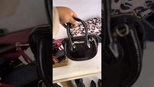 A lil window shopping retail therapy😅 смотреть онлайн