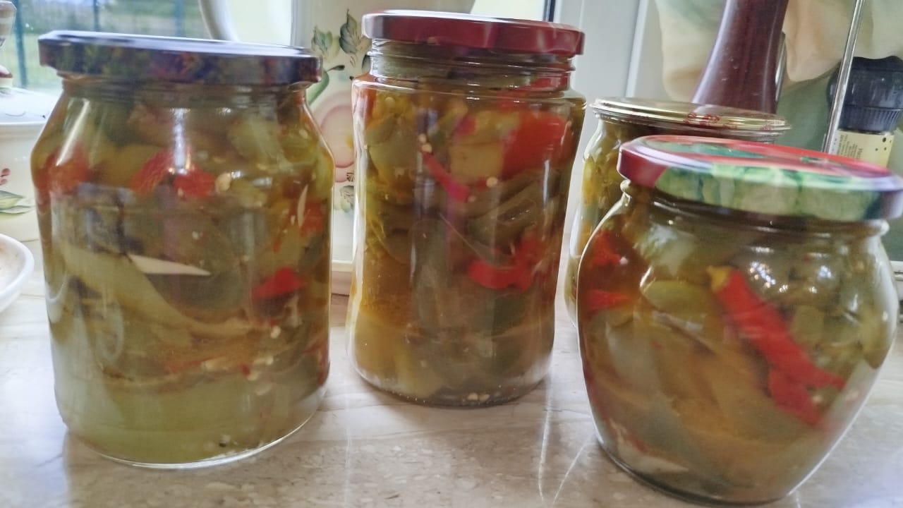 Заготовки из болгарского и острого перца, замораживаем и маринуем!