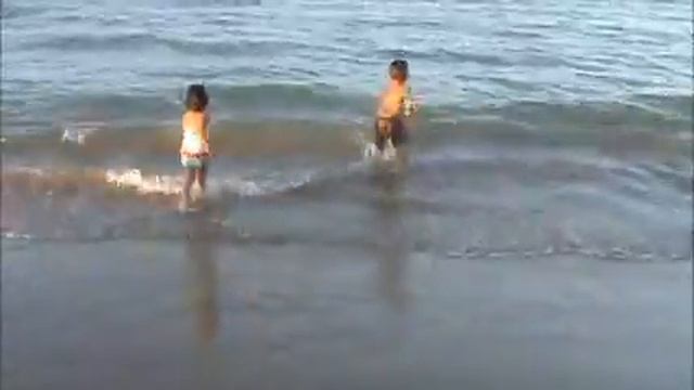 BAZAN FAMILY BEACH GONNA FLY NOW WINDOWS PHONE SMALL nm смотреть онлайн