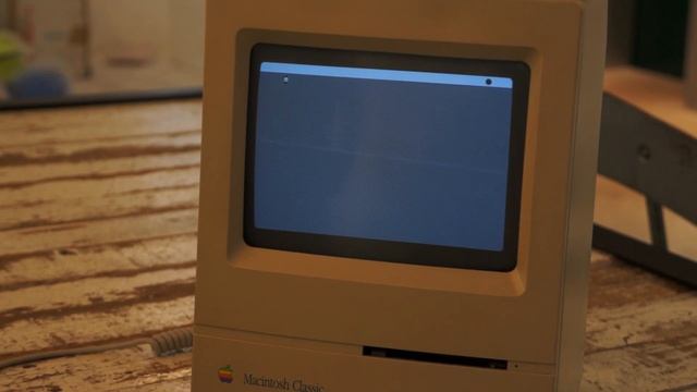 Macintosh Classicがギズにやってきた смотреть онлайн