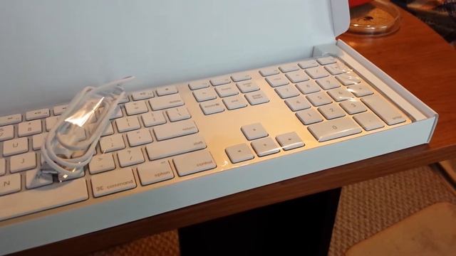 Apple Keyboard with Numberic keypad -unboxing смотреть онлайн