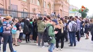 Поклонники Linkin Park в Москве спели песни в память о Честере Беннингтоне