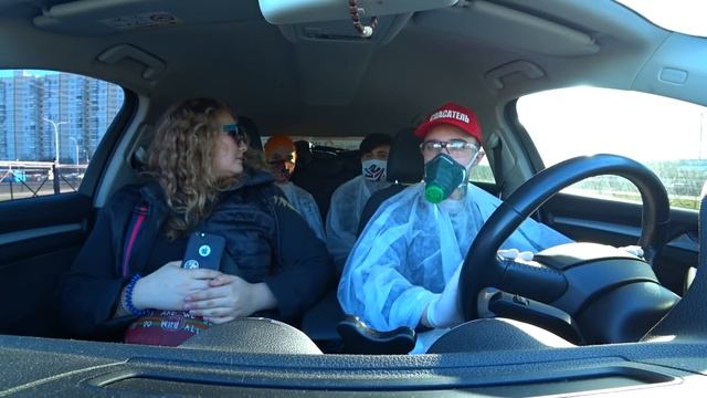 ВРАЧИ в КАРАНТИН ПУГАЮТ ПАССАЖИРКУ / РЕАКЦИЯ ЛЮДЕЙ смотреть онлайн