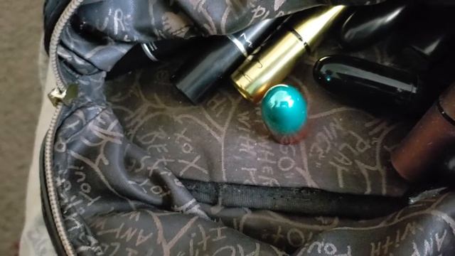 Decluttering My MAC Lipsticks смотреть онлайн