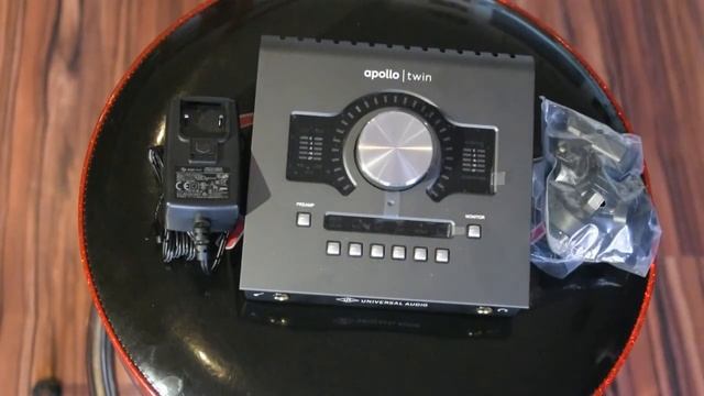Apollo Twin MKII unpacking - Universal Audio audio interface for Mac смотреть онлайн