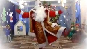 Дед мороз жгет в садике.