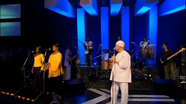 Salif Keita on Jools Holland LIVE Calculer & Kamoukie смотреть онлайн
