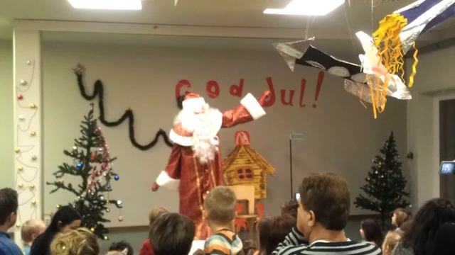 НГ 2012 в Русской школе Танец Деда мороза 20111219_171216_all.mp4 смотреть онлайн