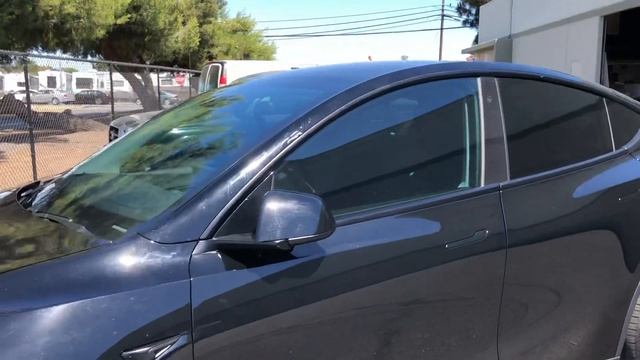 3M Ceramic IR 70% front windshield on a Tesla Model Y смотреть онлайн