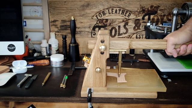 Пресс для кожи. Тестируем с основными инструментами кожевника. Мощный пресс для тихой работы. смотреть онлайн