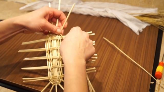 Русская ива. 13 урок. Плетение овального донышка. смотреть онлайн