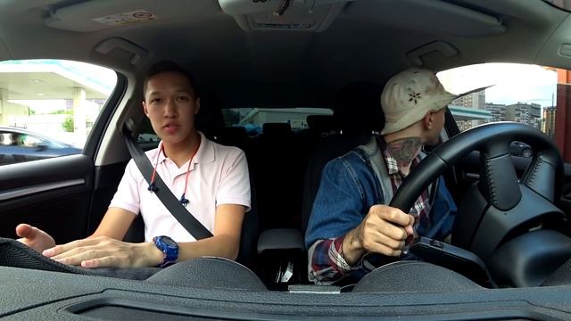 БОМЖ ТАКСИСТ ПУГАЕТ ПАССАЖИРА / РЕАКЦИЯ ЛЮДЕЙ смотреть онлайн